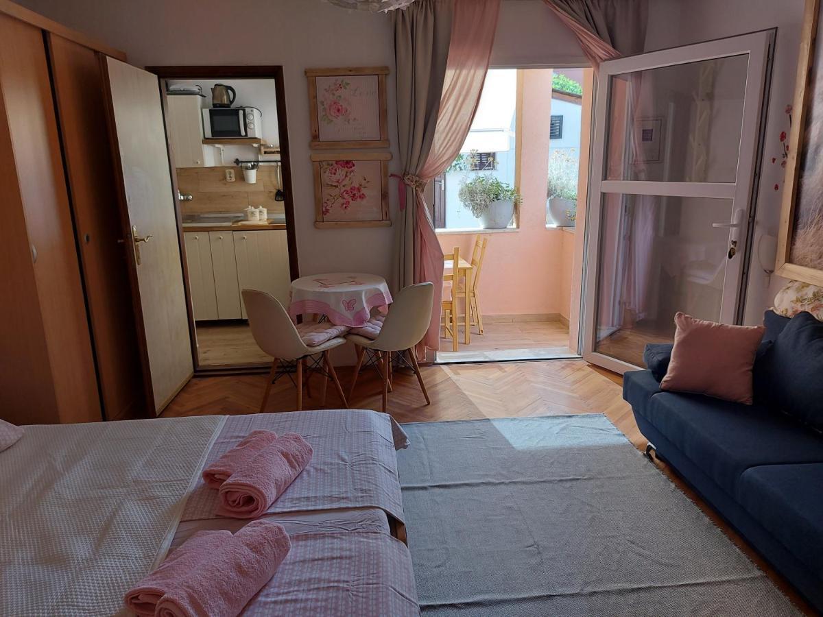 Apartments Garden โรวีน ภายนอก รูปภาพ