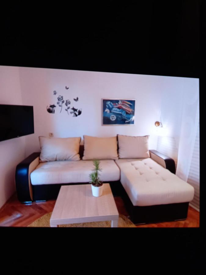 Apartments Garden โรวีน ภายนอก รูปภาพ