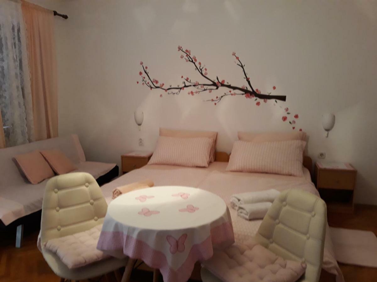 Apartments Garden โรวีน ภายนอก รูปภาพ